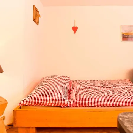 Mom - Alpine Boutique Apartments, Chalet Fagus, Terrace Studio * Grindelwald